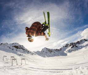 世界杯2026-凯恩关键战不手软，阿根廷踏平委内瑞拉，当英雄主义成为常态，足球的叙事如何被重塑？