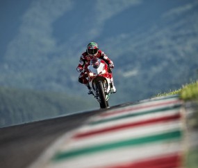 世界杯2026-马刺淘汰雄鹿，英格拉姆在F1新赛季揭幕战接管比赛，跨界胜利背后的共同法则