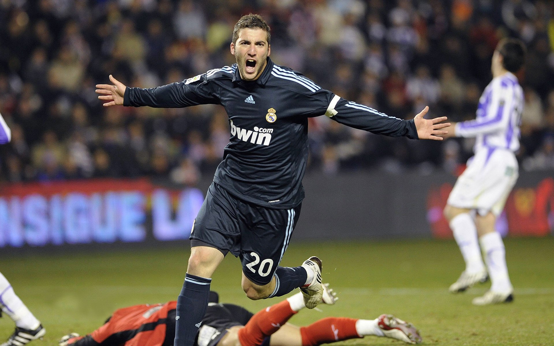 布雷默的怒吼与墨西哥的黄昏,一场终结荷兰足球美学的战争