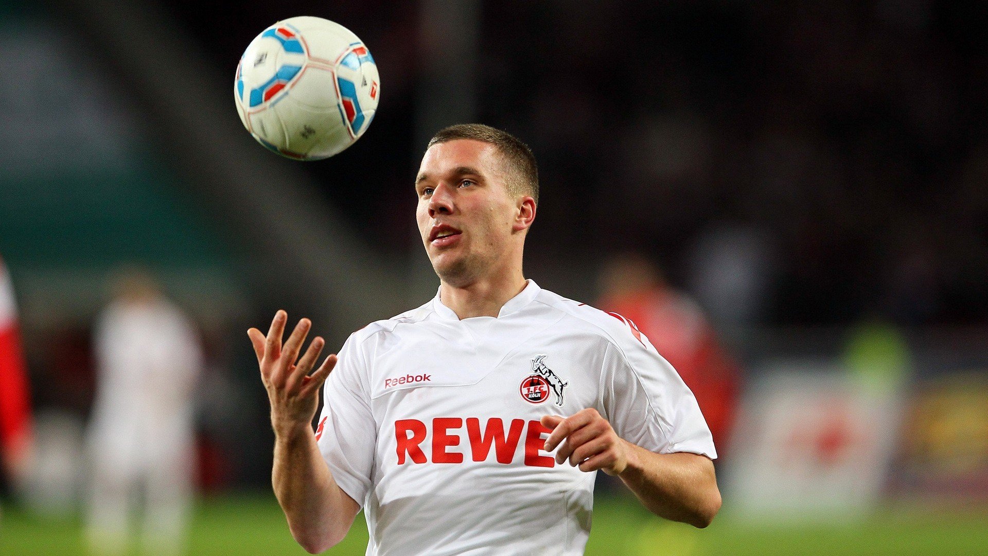 英超争冠焦点战，马赛冲垮切尔西，蓝军防线在橄榄球式冲击下崩解